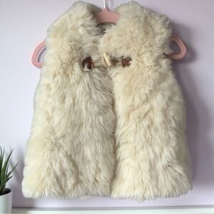 👚2/$10👗3/$12 Zara Cream Faux Fur Vest Baby Girls Size 6-9 Months